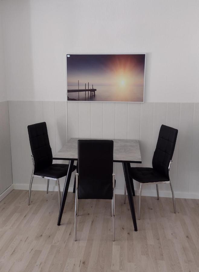 Kleines Gemuetliches Apartment In Zentraler Lage プリーン・アム・キームゼー エクステリア 写真