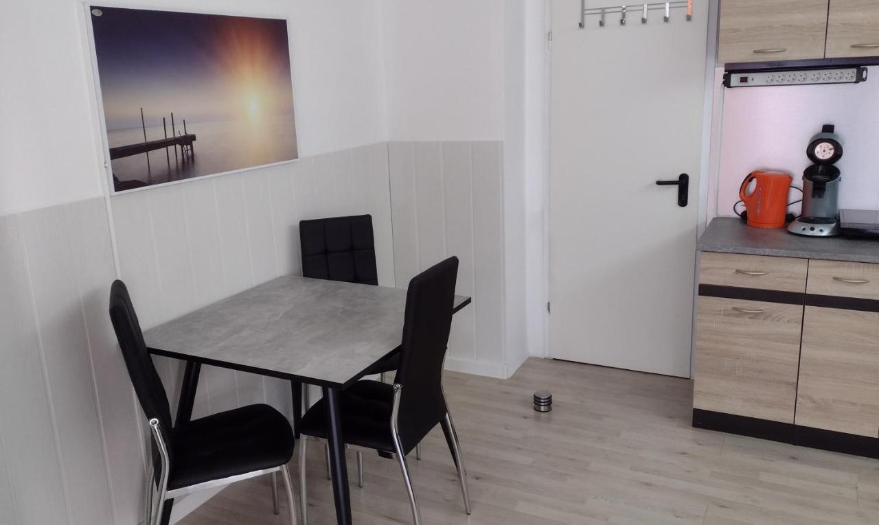Kleines Gemuetliches Apartment In Zentraler Lage プリーン・アム・キームゼー エクステリア 写真