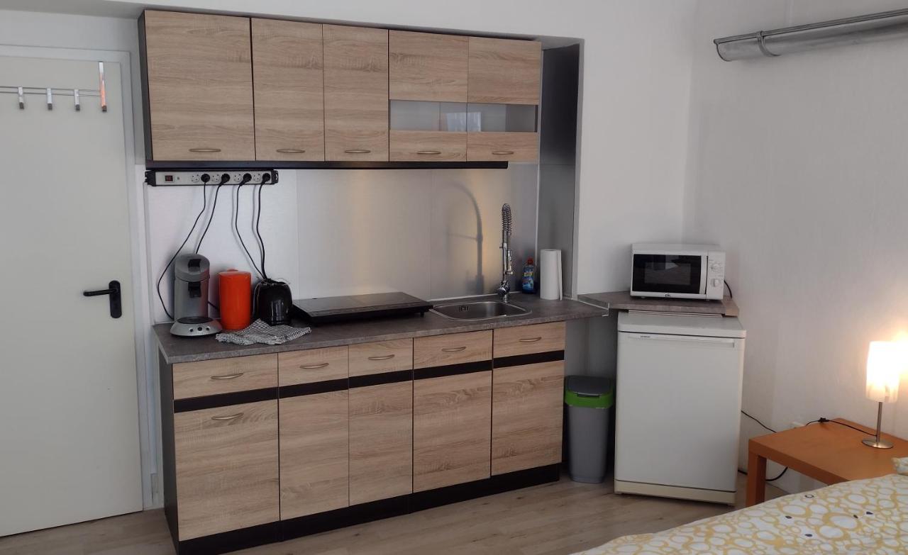 Kleines Gemuetliches Apartment In Zentraler Lage プリーン・アム・キームゼー エクステリア 写真